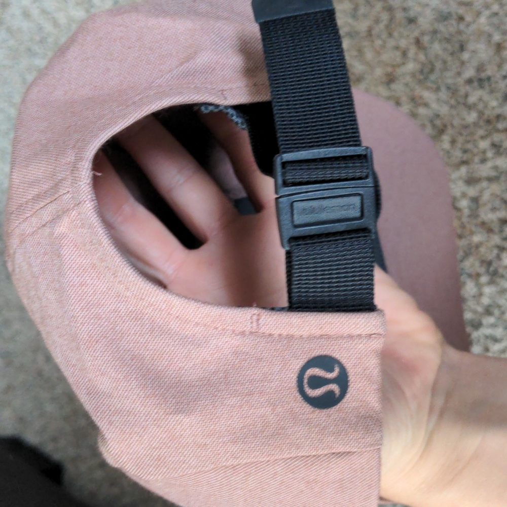 Lululemon hat - Picture 2 of 3